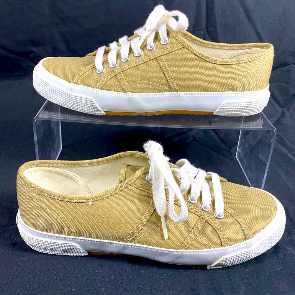 Authentic Gap Footwear | Tan Womens Lace Up, Low Top Canvas Sneakers | Size 9